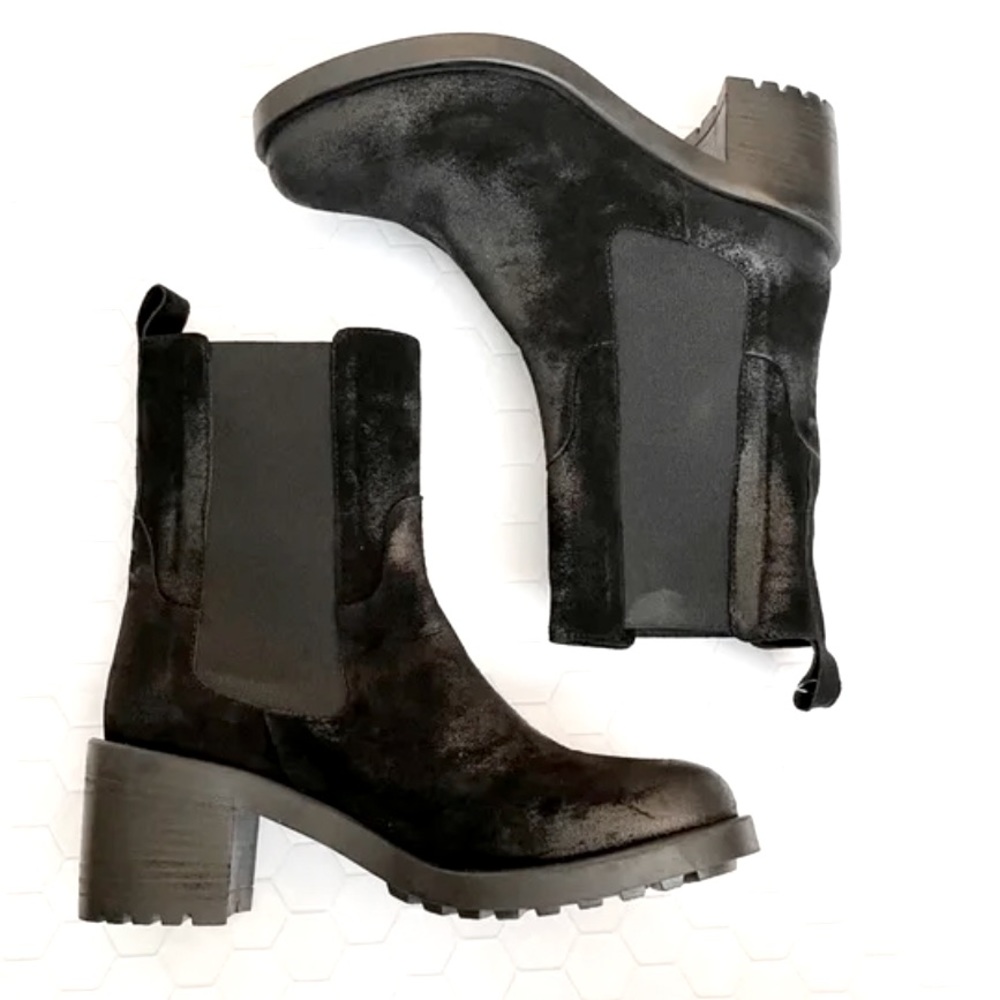 EMANUELE CRASTO Black Chelsea Distressed Pull On Suede Lug Sole Boots Size 10
